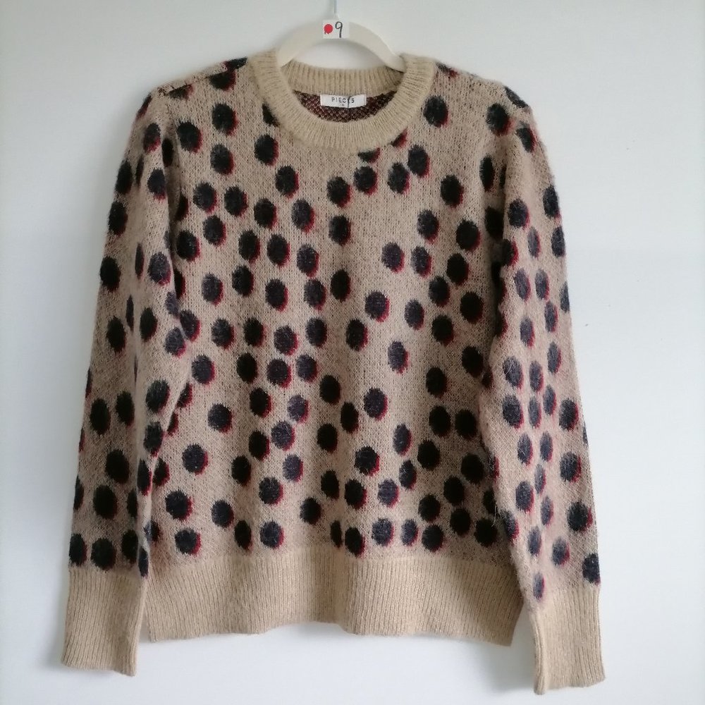 NWT PIECES Beige Polka Dot Fuzzy Knit Sweater Women’s Medium EU M Cozy Crewneck